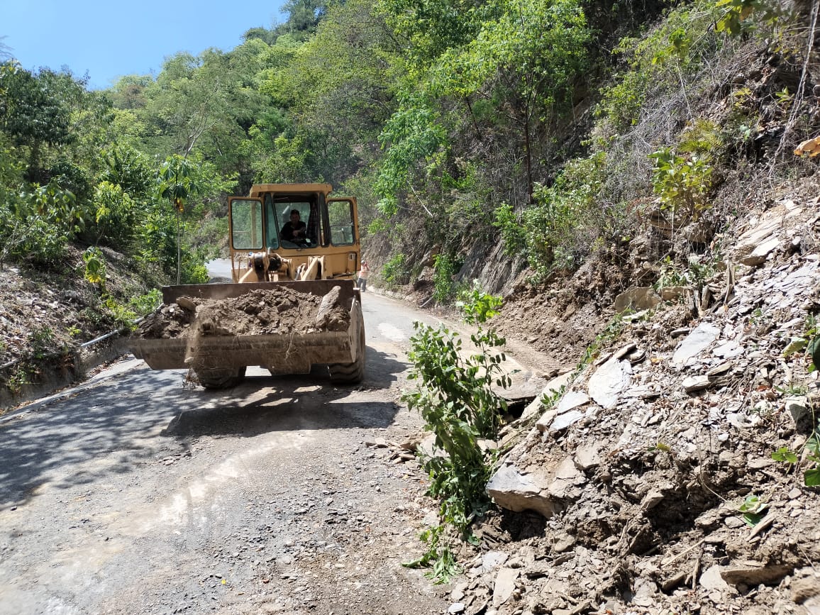 Gobierno Estatal atiende a caminos afectados por lluvias