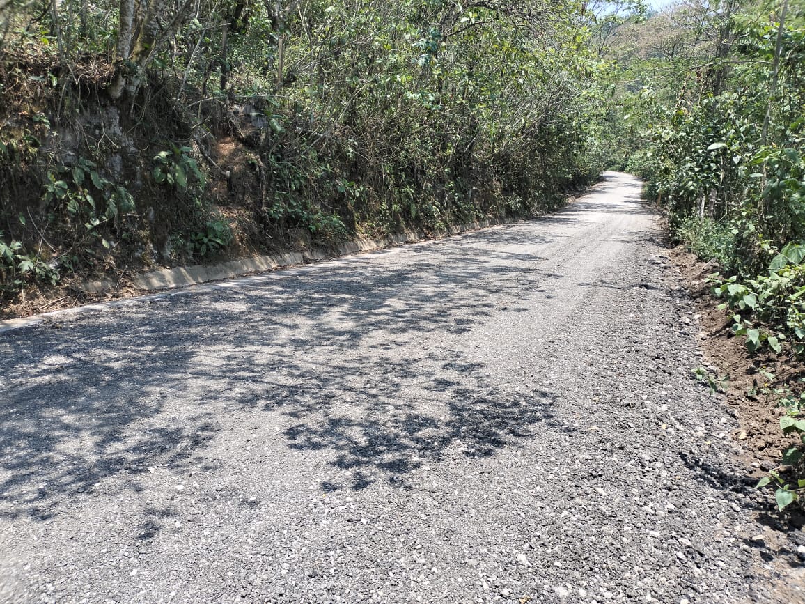 Avanza modernización de camino en Tamazunchale