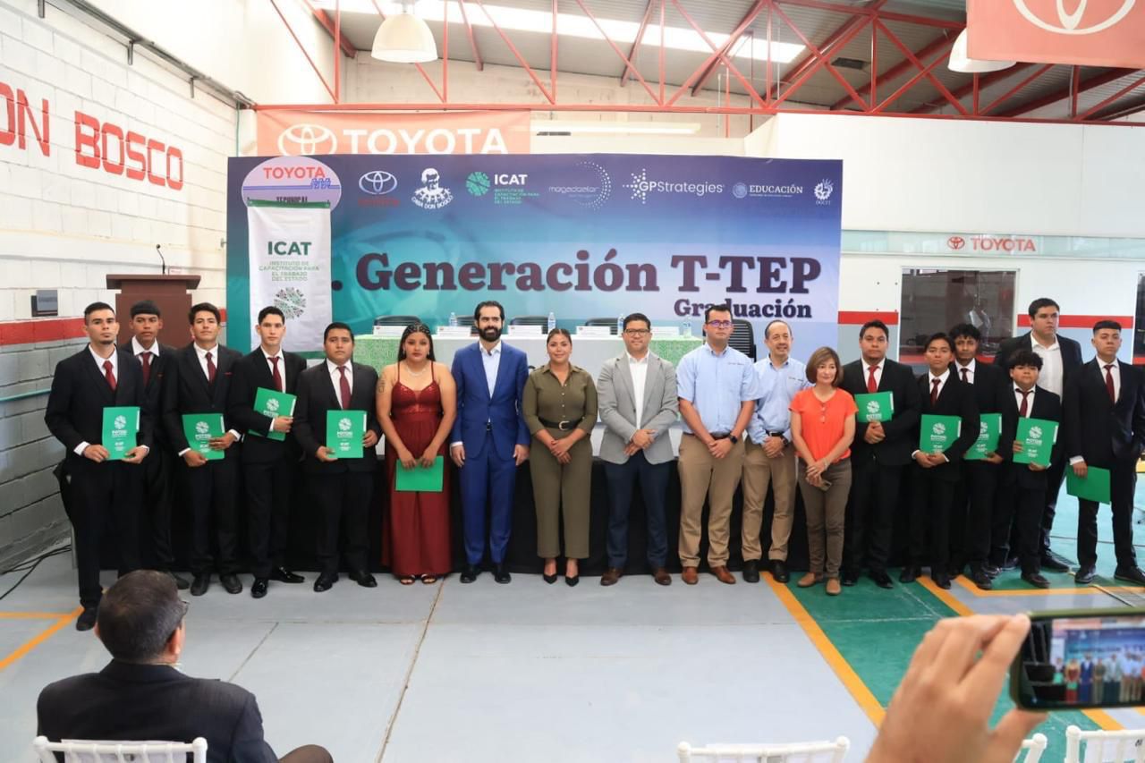Jóvenes potosinos reciben apoyo en formación automotriz