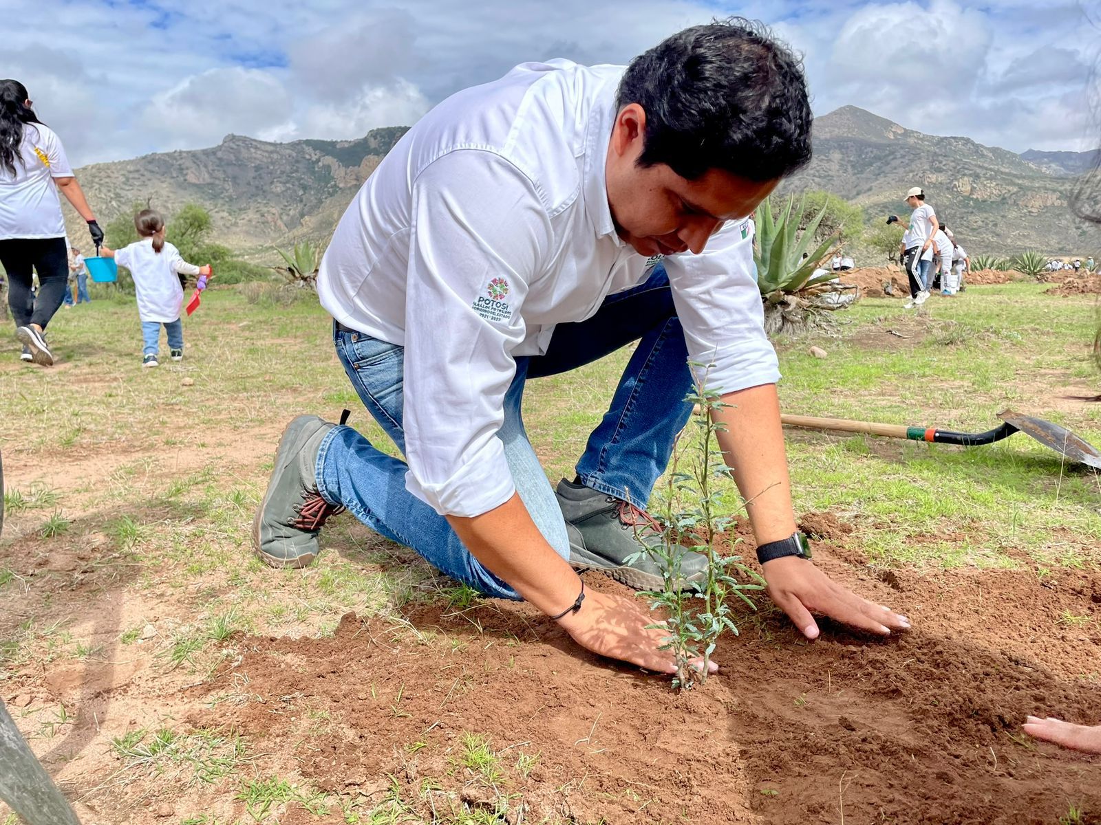 Autoridades e IP reforestan Sierra de San Miguelito