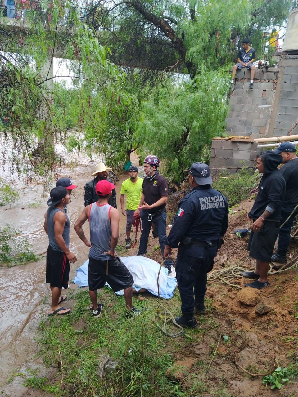 Muere mujer arrastrada por creciente de rio en Zaragoza