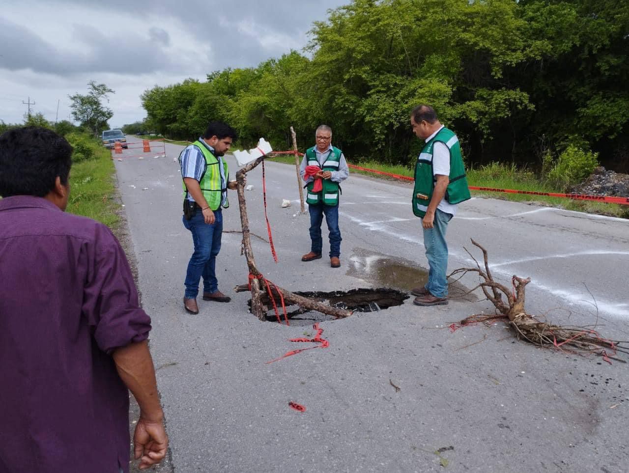 Rehabilitan caminos afectados por lluvias en SLP