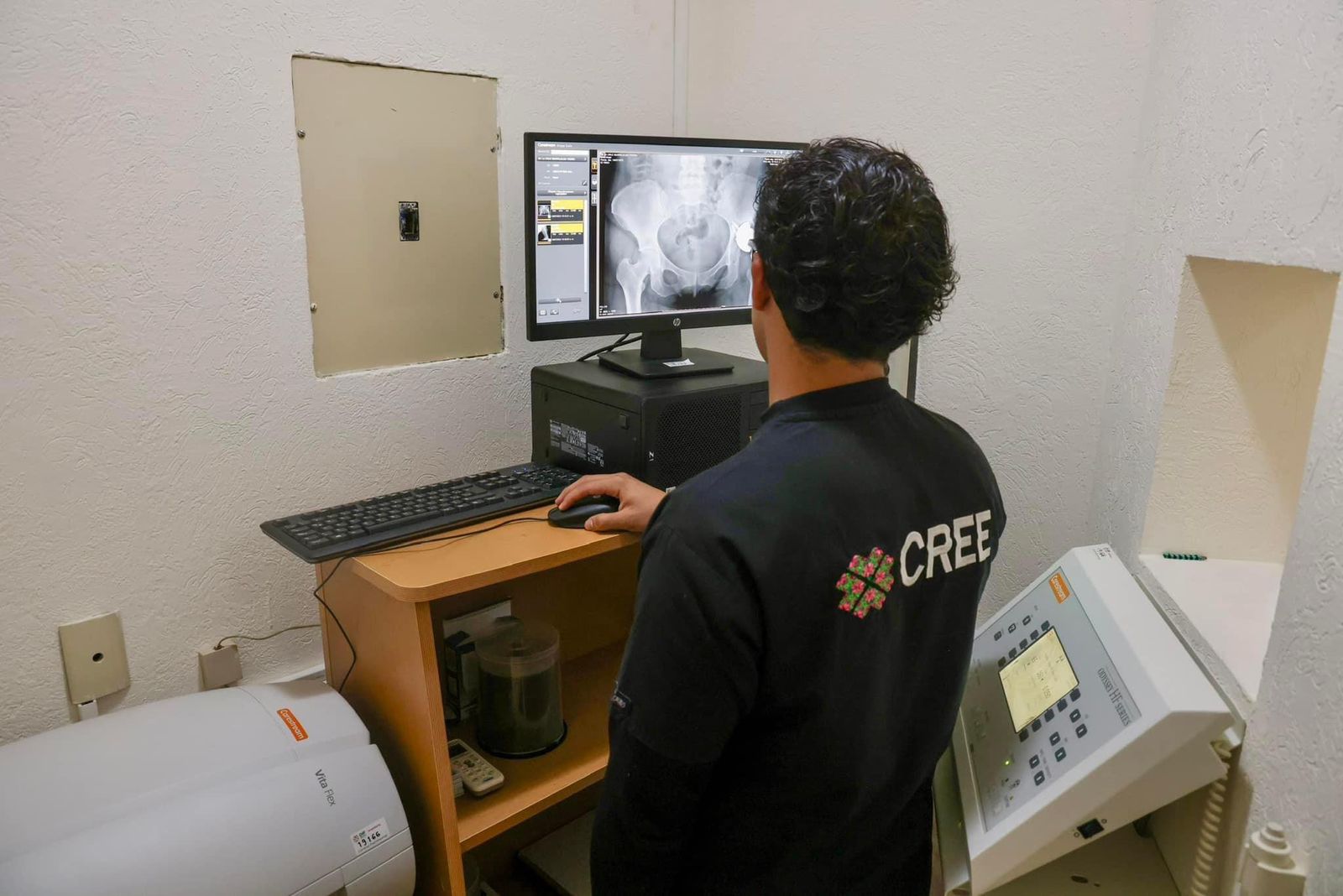 Entrega estado rehabilitación de sala de rayos X en el CREE