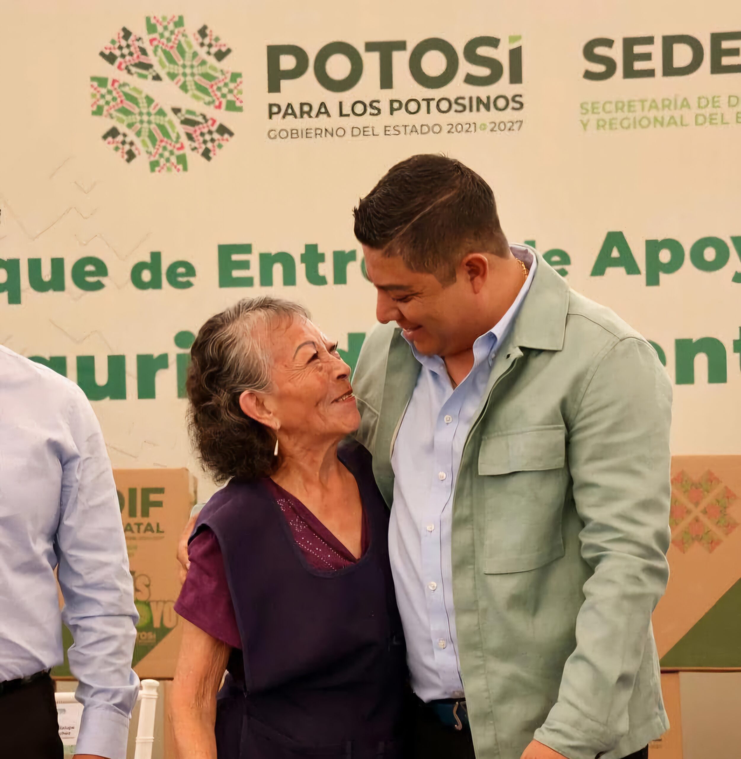 Fortalecen apoyo a mujeres adultas mayores
