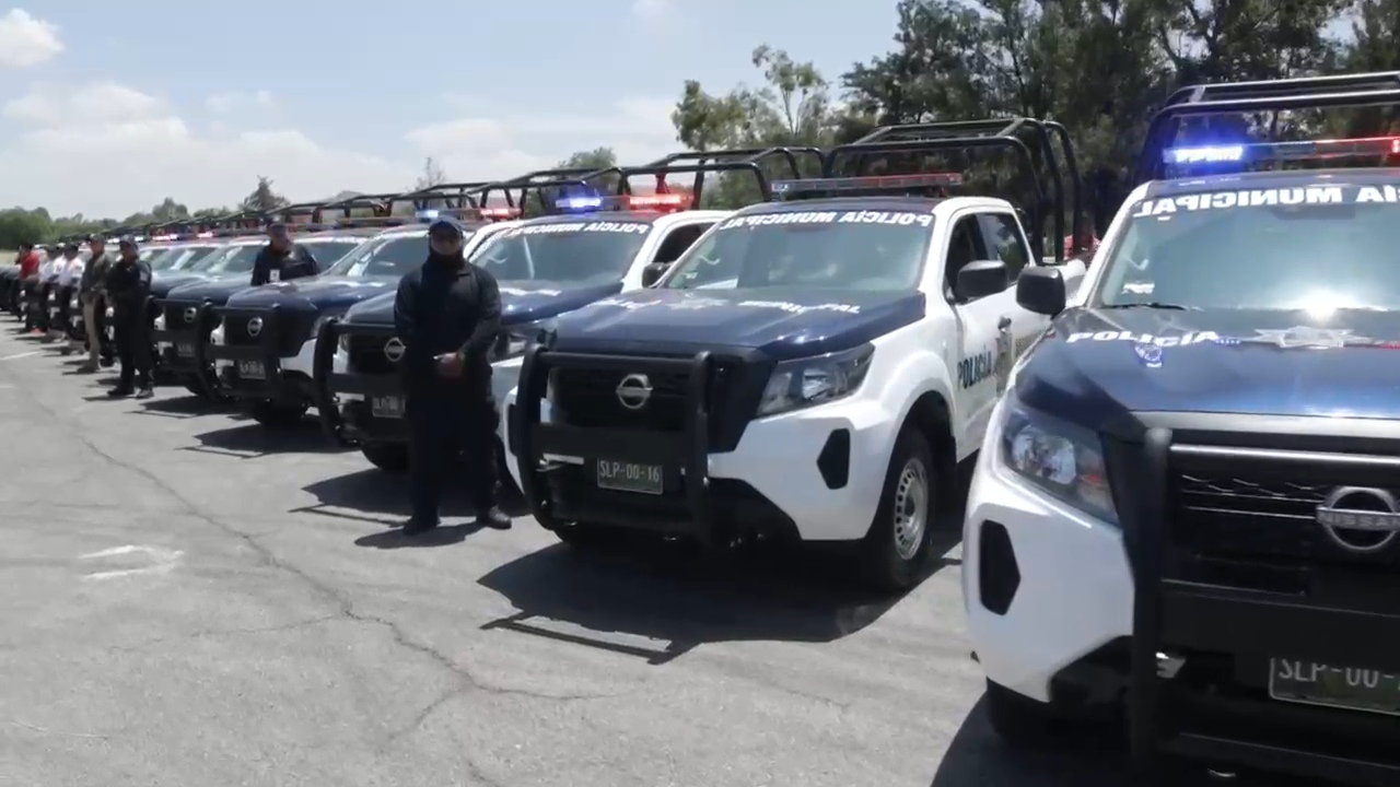 Entregan 106 patrullas a municipios para fortalecer la paz en SLP