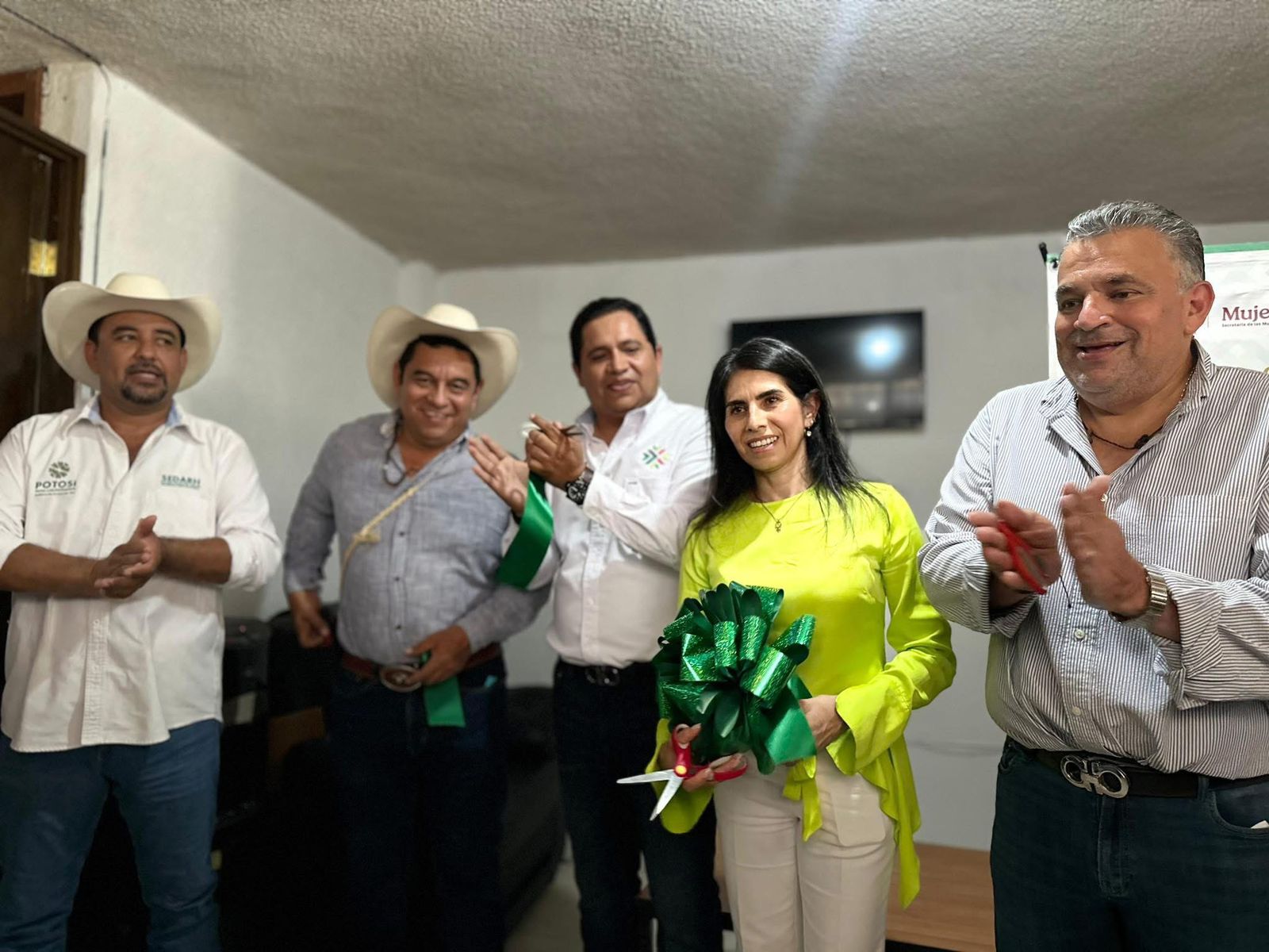 Coordinan Sifide y Semujeres apoyos integrales en Valles