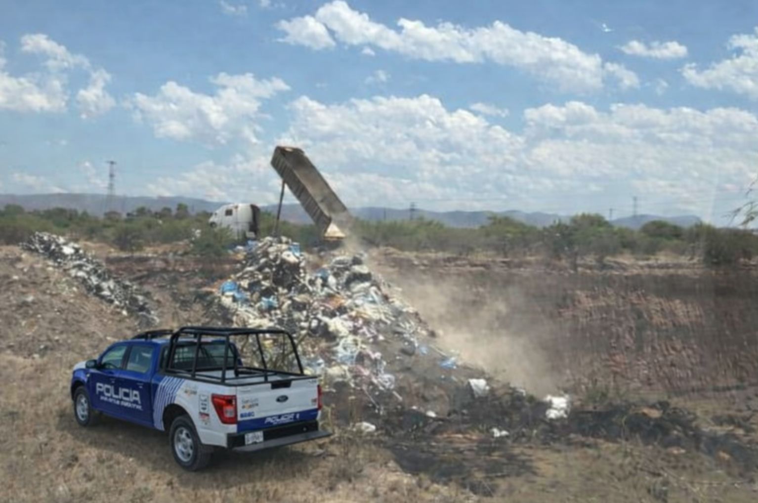 Clausuran tiraderos clandestinos en La Pila