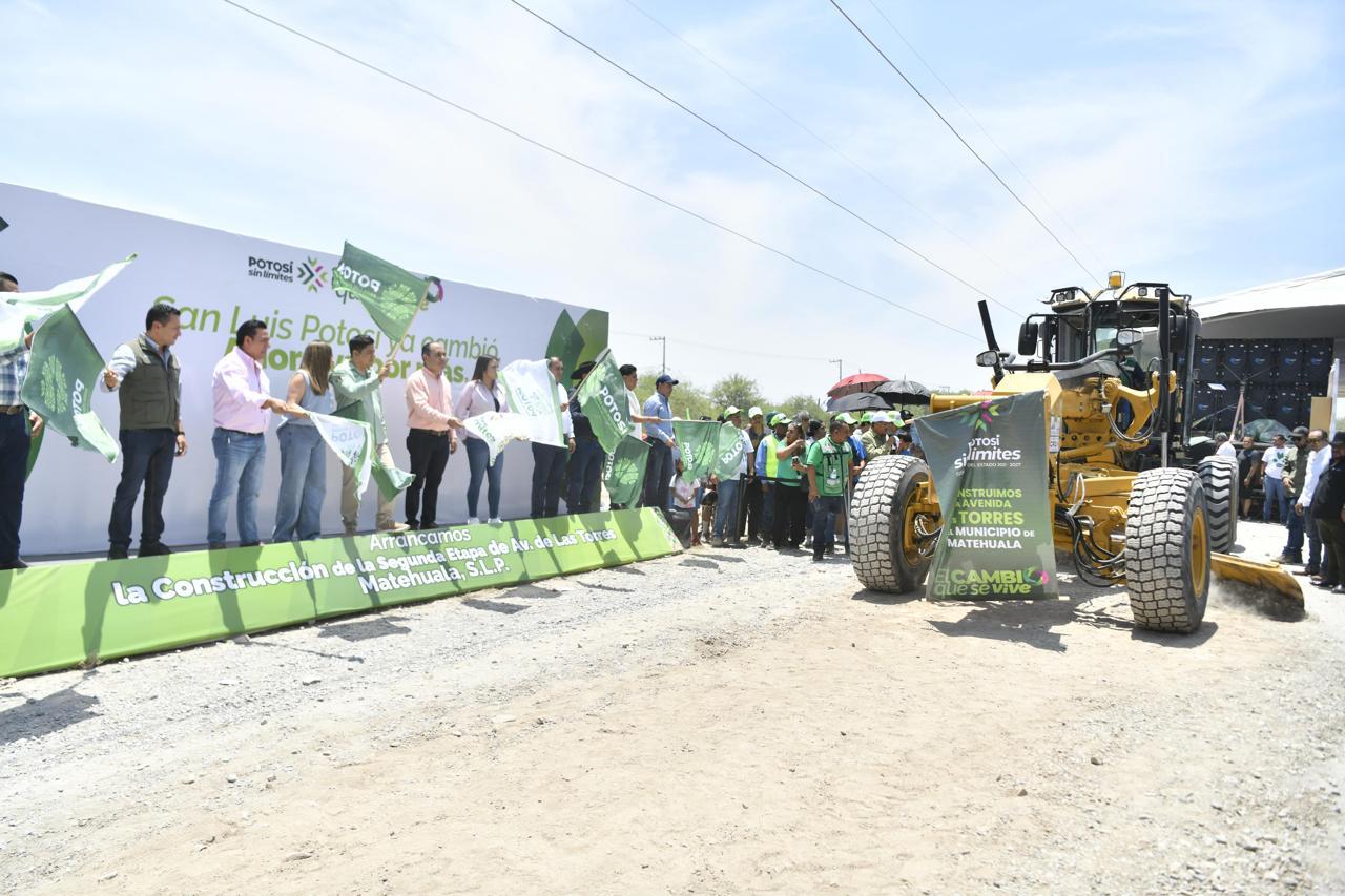 Inicia pavimentación de avenida en Matehuala
