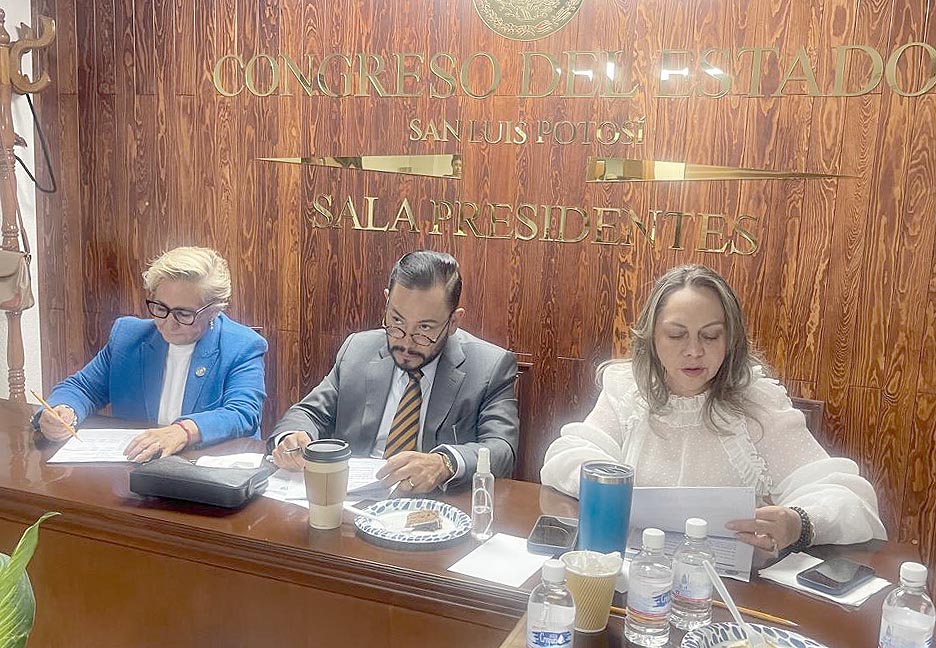 Reforma reconoce derecho a faltar por dolor menstrual en instituciones públicas