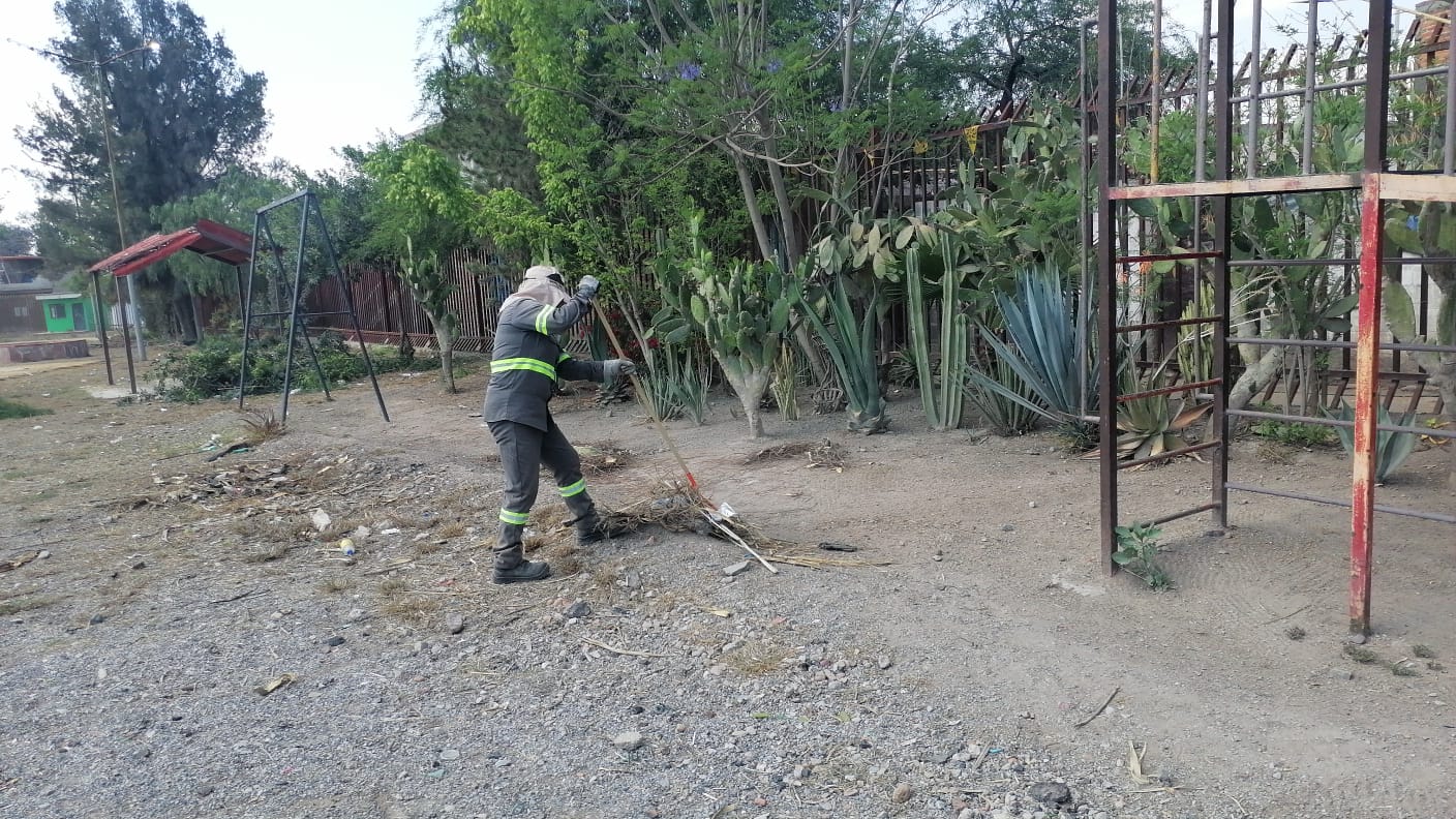 Villa de Pozos mejora espacio deportivo en Las Cruces con jornada de limpieza