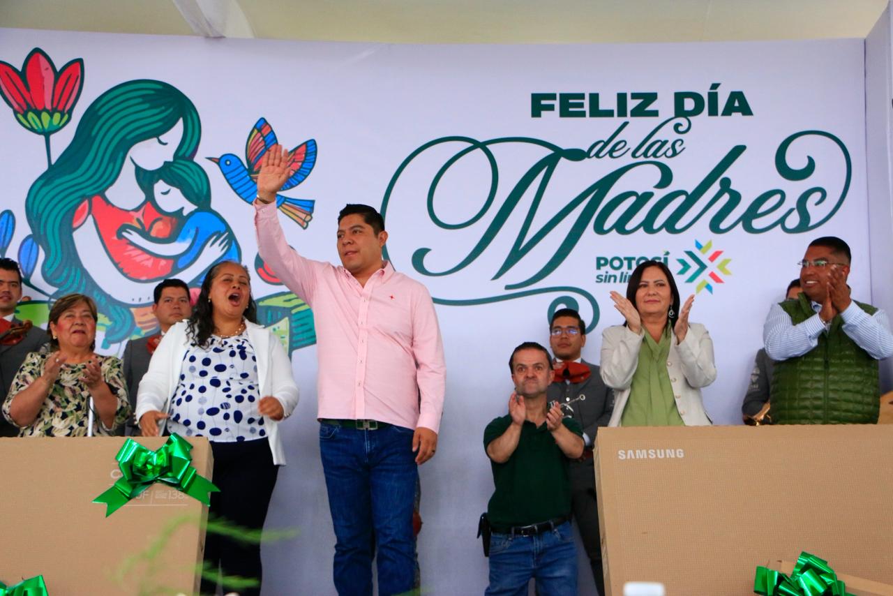 Celebran a las mamás de Villa de Pozos