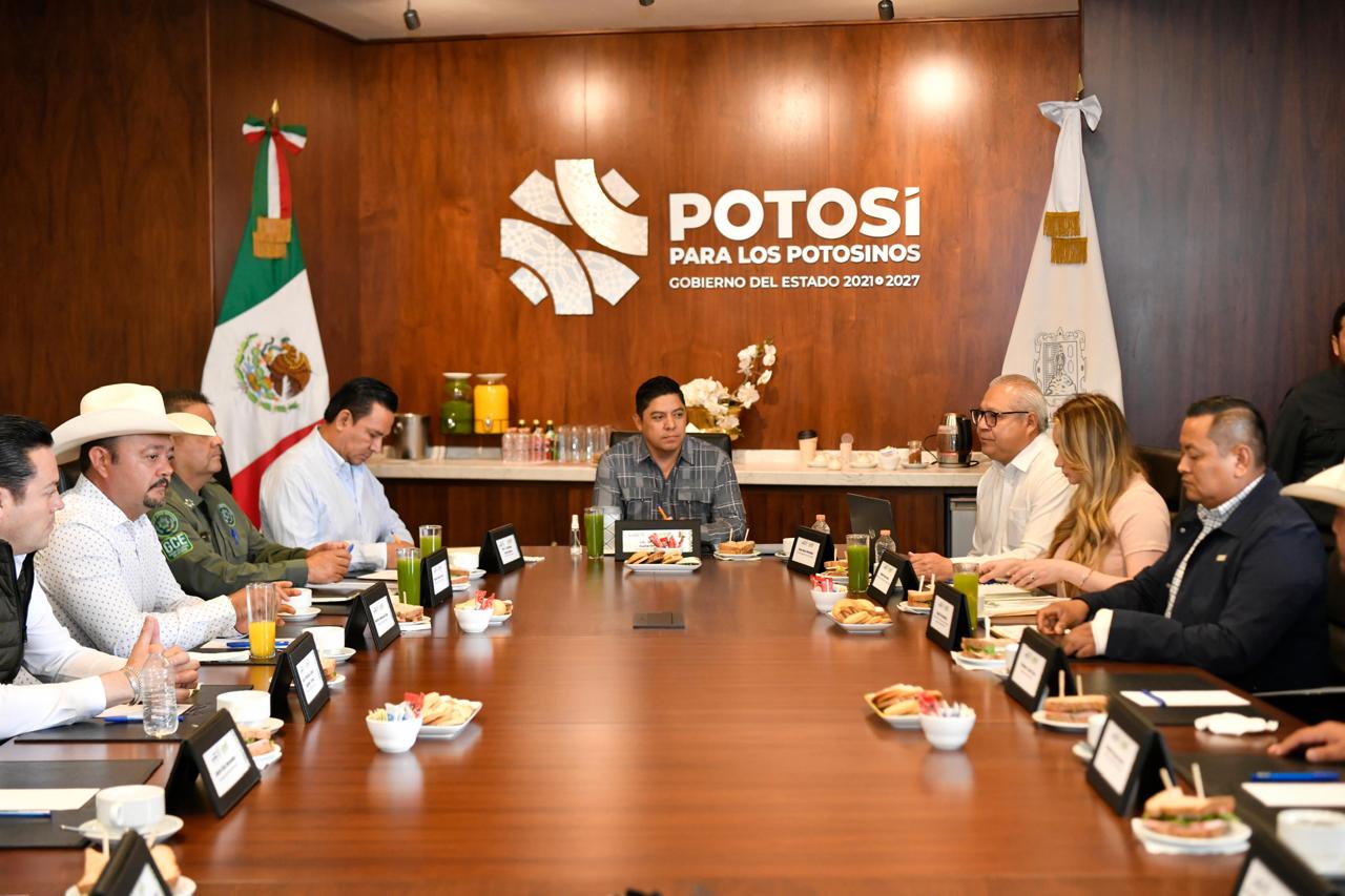 Acuerdan aumento de policías municipales con alcaldes del altiplano